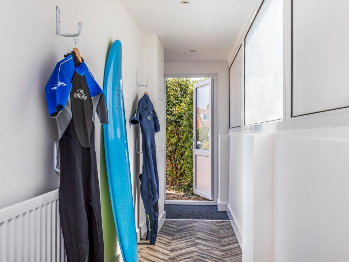 Pass The Keys Charming Chalet A Stones Throw From The Beach Chichester Exterior foto