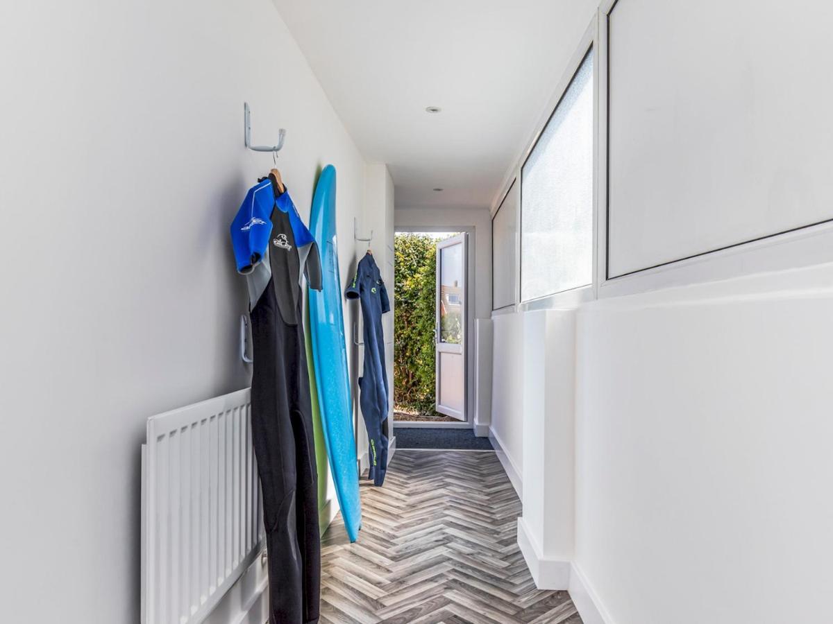 Pass The Keys Charming Chalet A Stones Throw From The Beach Chichester Exterior foto