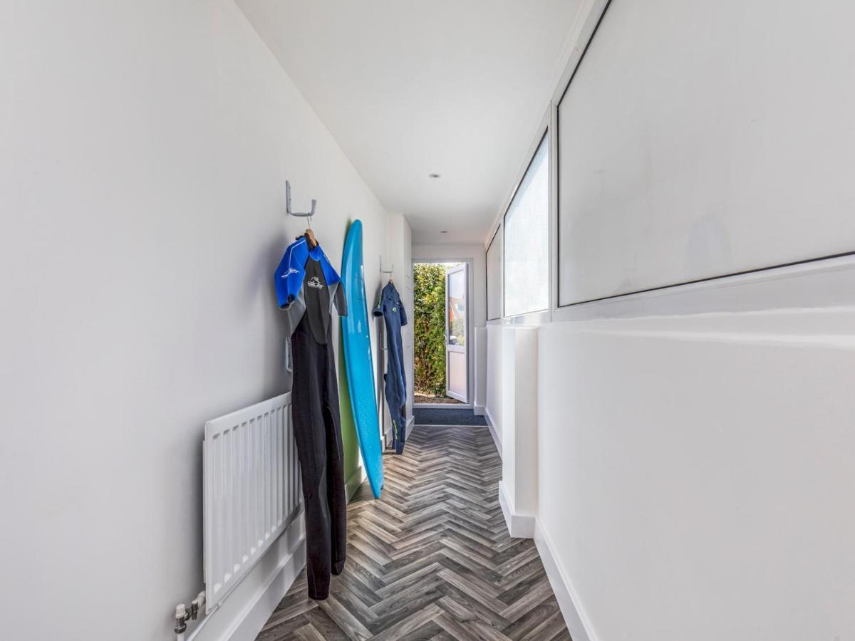 Pass The Keys Charming Chalet A Stones Throw From The Beach Chichester Exterior foto